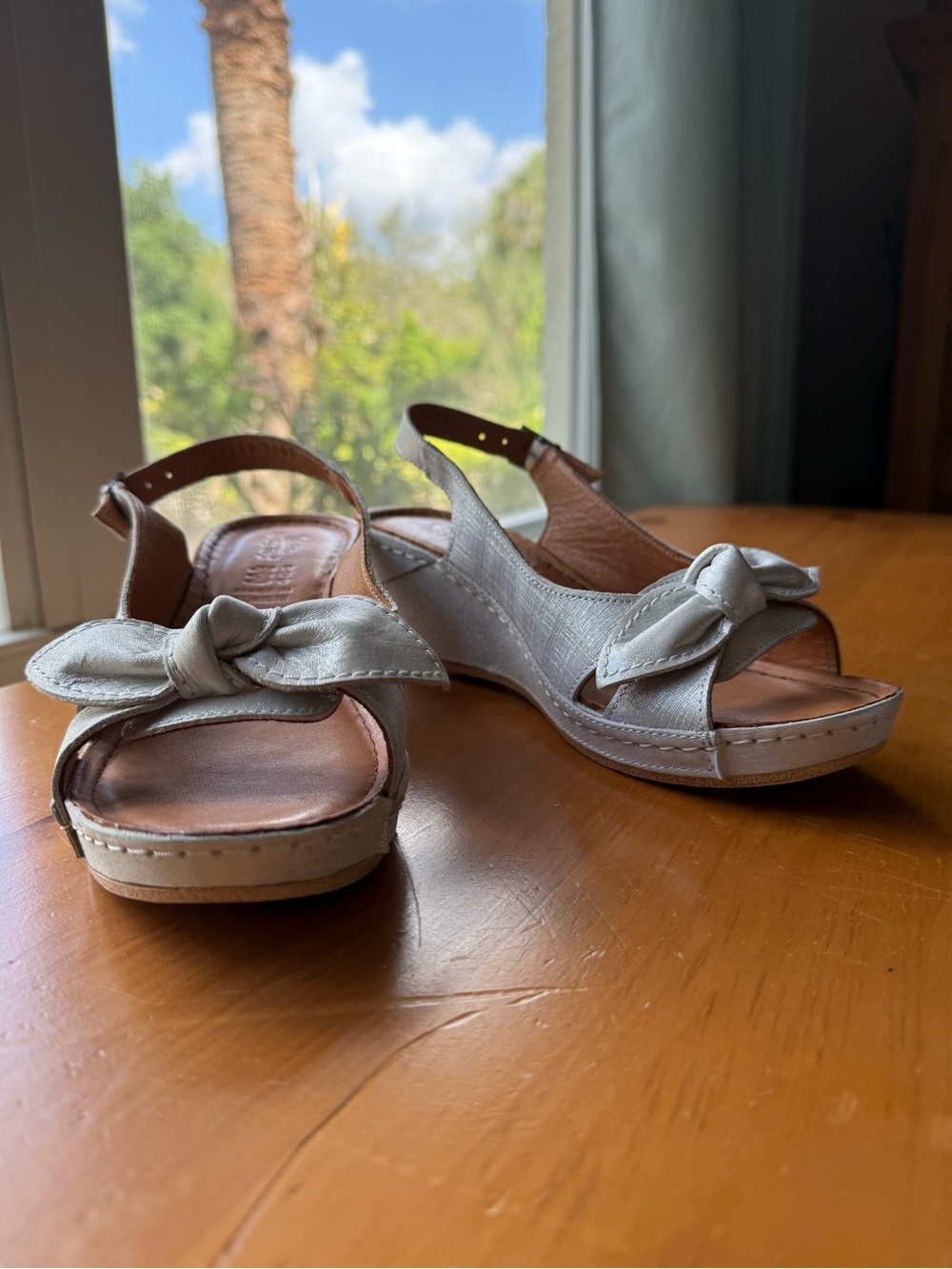 “New” in box never worn “Spring Step” White Knot Slingback platform